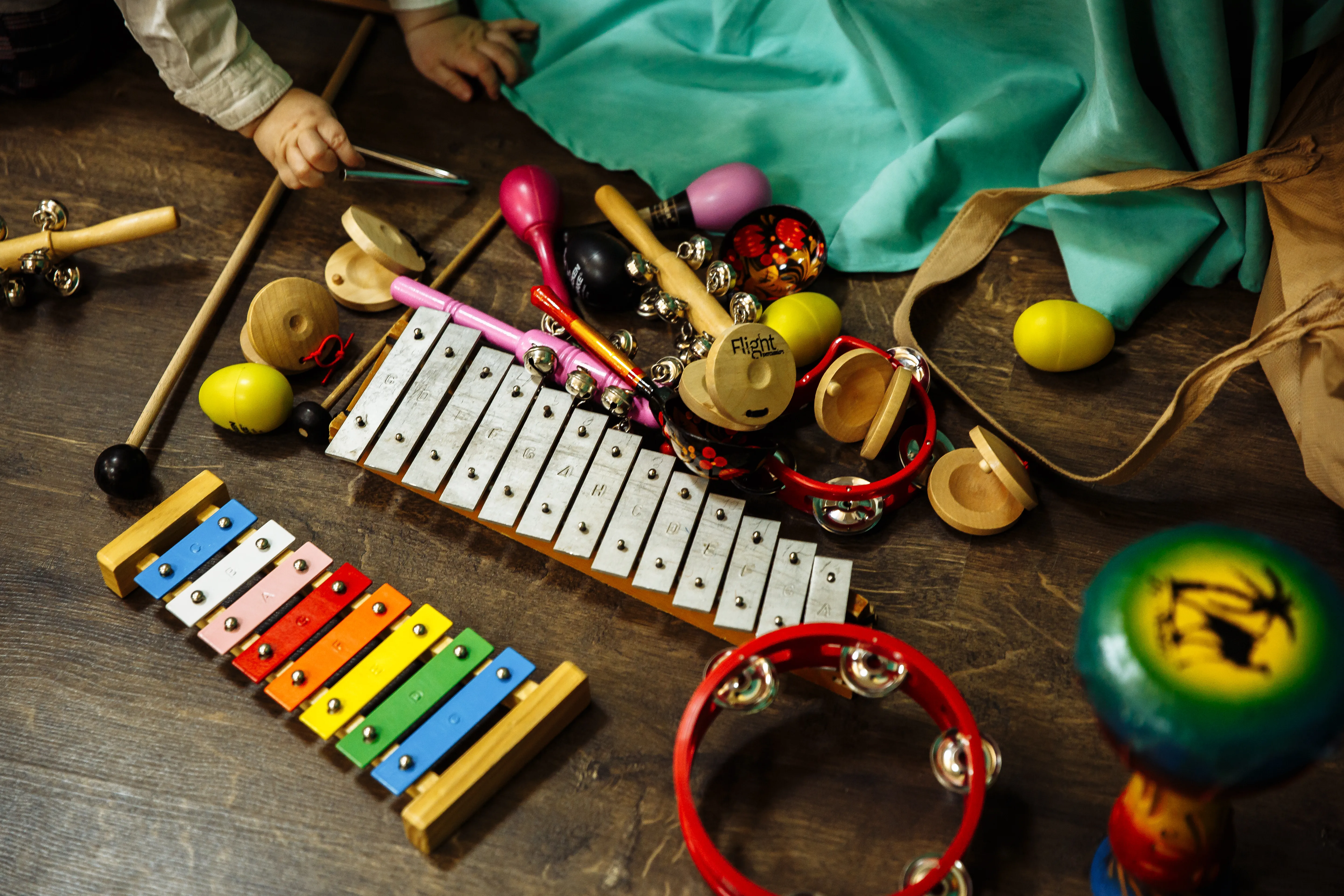 Большое количество перкуссии